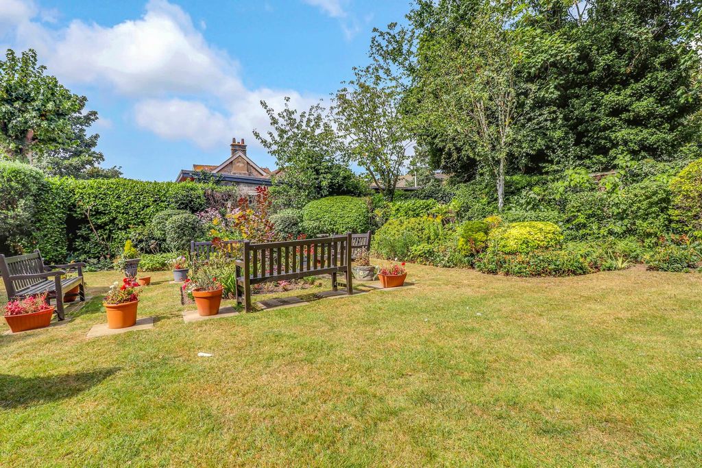Property photo 2 of 8