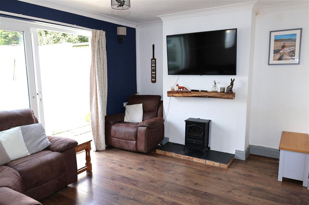 Property photo 2 of 10 Sitting Room