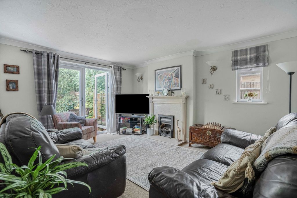 Property photo 3 of 15 Sitting Room