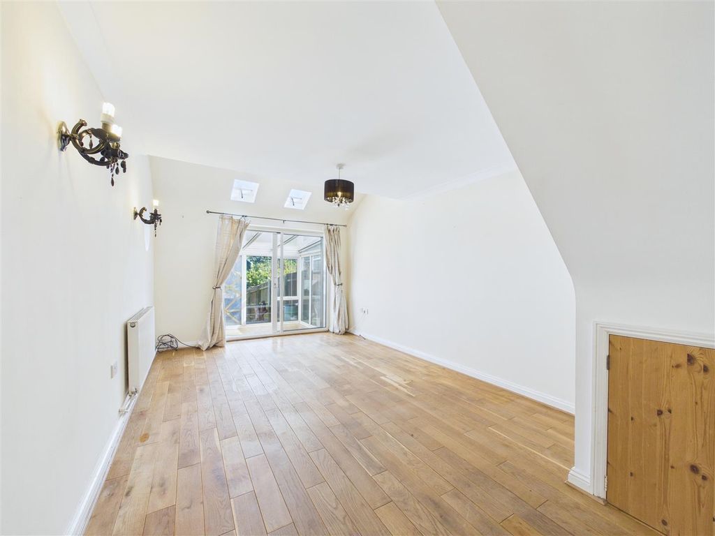 Property photo 2 of 14 Cam03988G0-Pr0226-Still004.Jpg