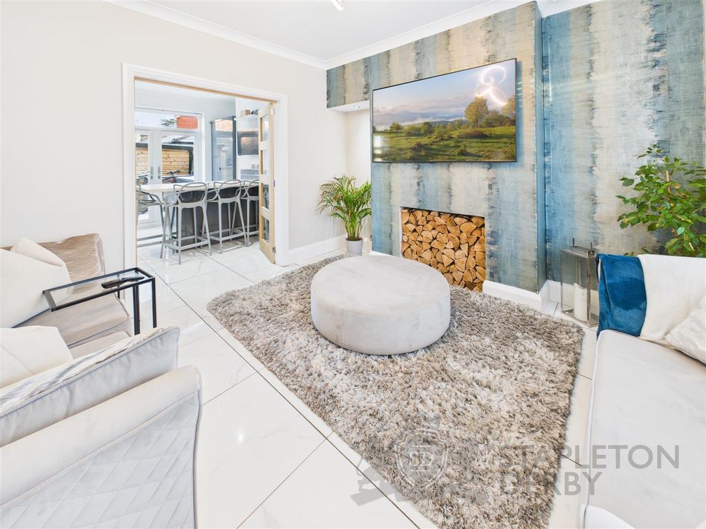 Property photo 3 of 18 Cam04709G0-Pr0290-Still002.Jpg