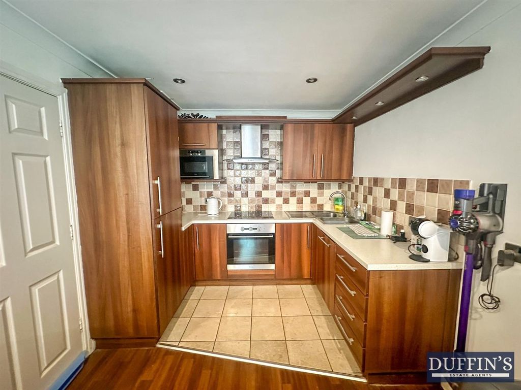 Property photo 3 of 5 Kitchen