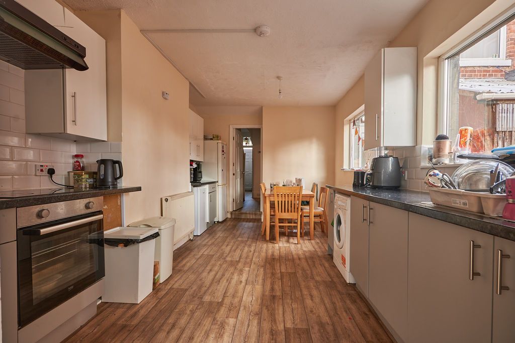 Property photo 2 of 14 Kitchen