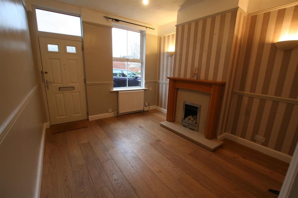 Property photo 2 of 10 Portlandst,62Lounge.Jpg