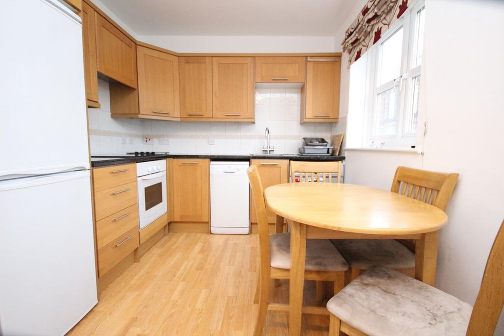 Property photo 3 of 11 Kitchen Area