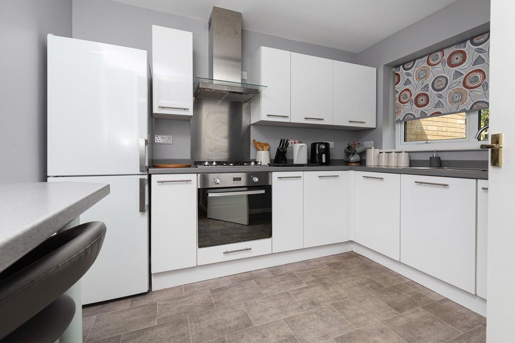 Property photo 3 of 17 Kitchen