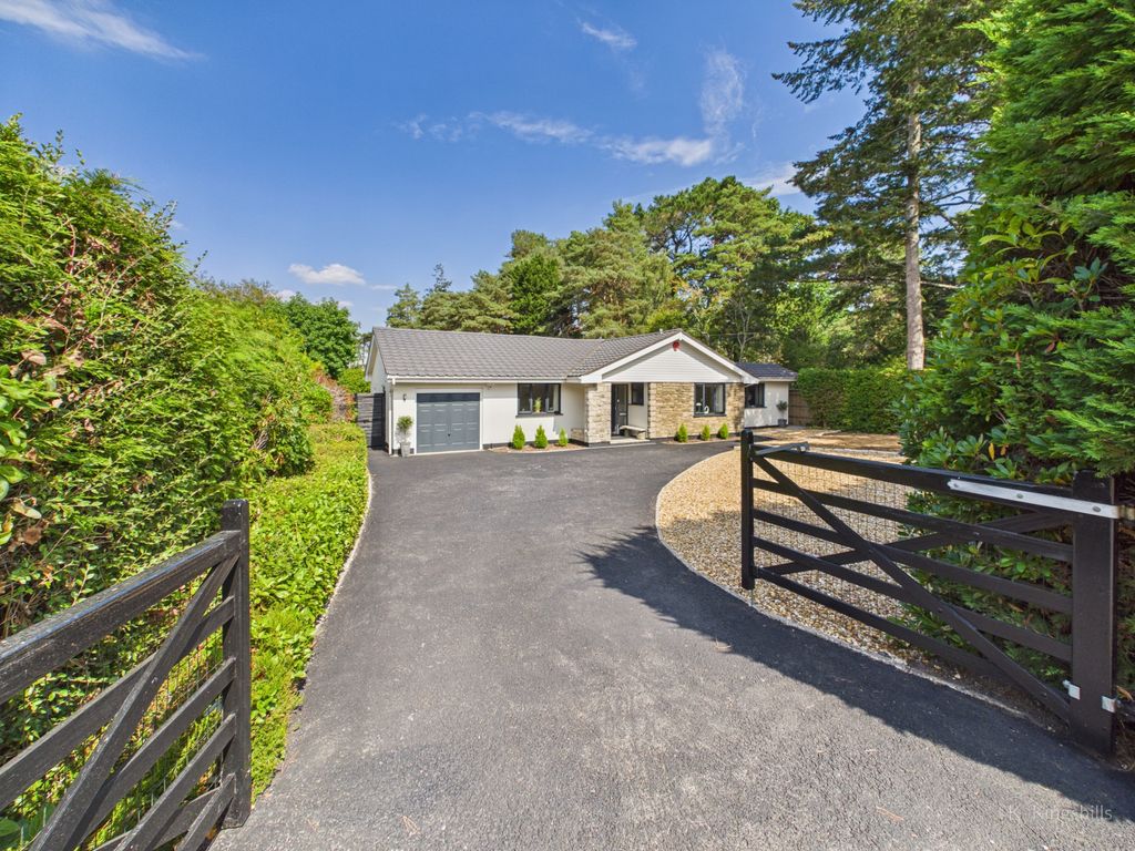 Property photo 1 of 24 8 Ashley Drive North
