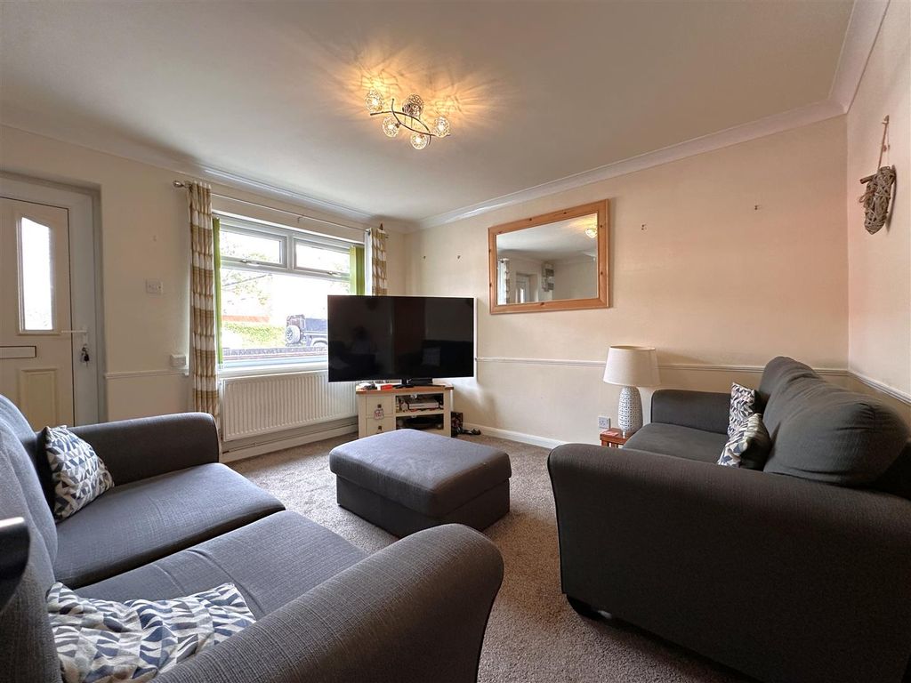 Property photo 2 of 12 Living Room 378