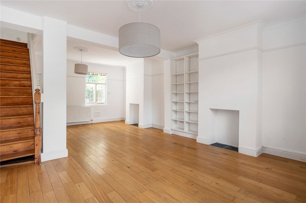 Property photo 3 of 20 Reception