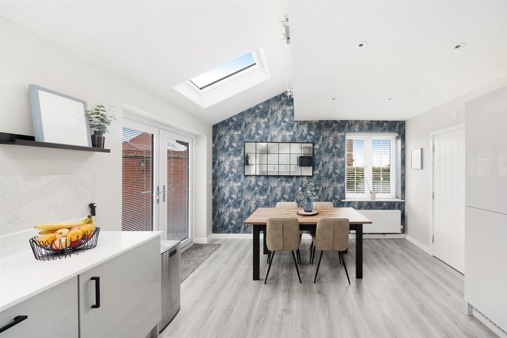 Property photo 3 of 23 Kitchen/Diner