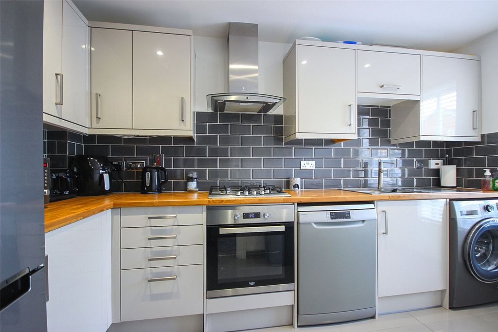 Property photo 3 of 19 Picture No. 09