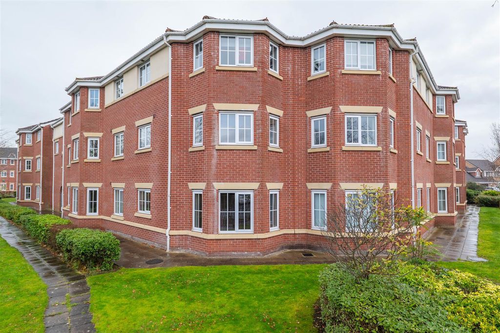 Property photo 1 of 12 External