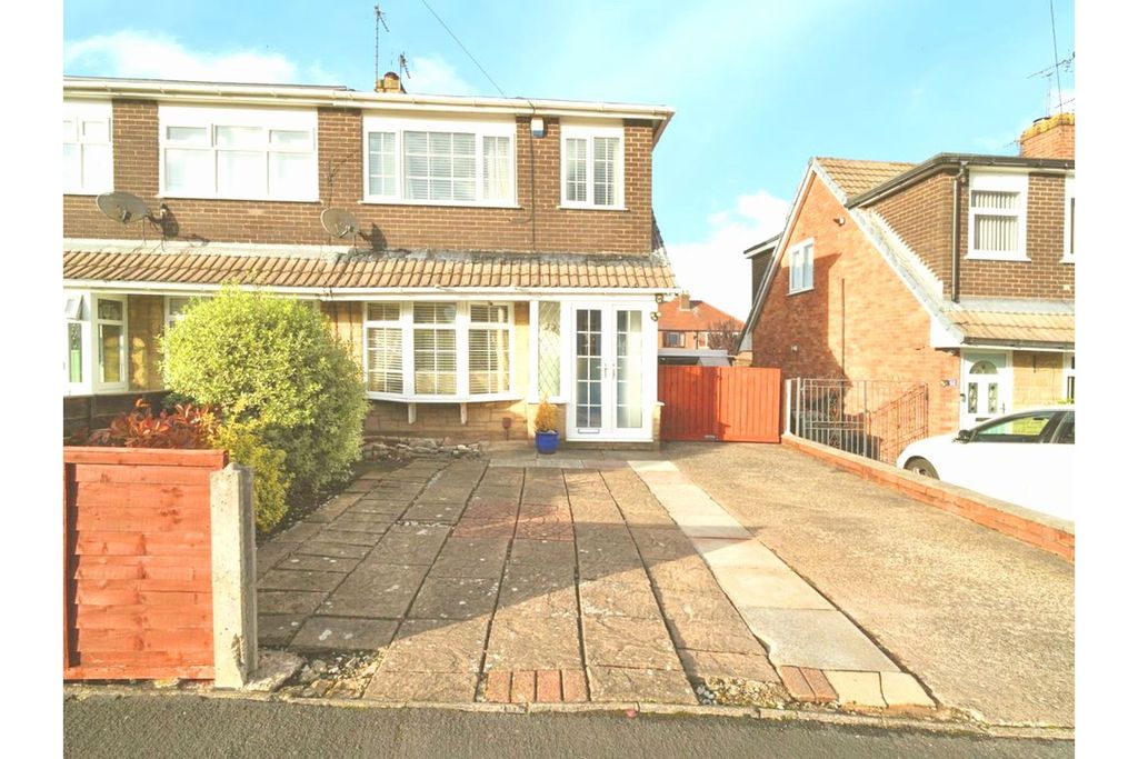 Property photo 1 of 17