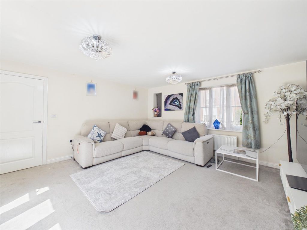Property photo 3 of 17 Cam02435G0-Pr0319-Still003.Jpg