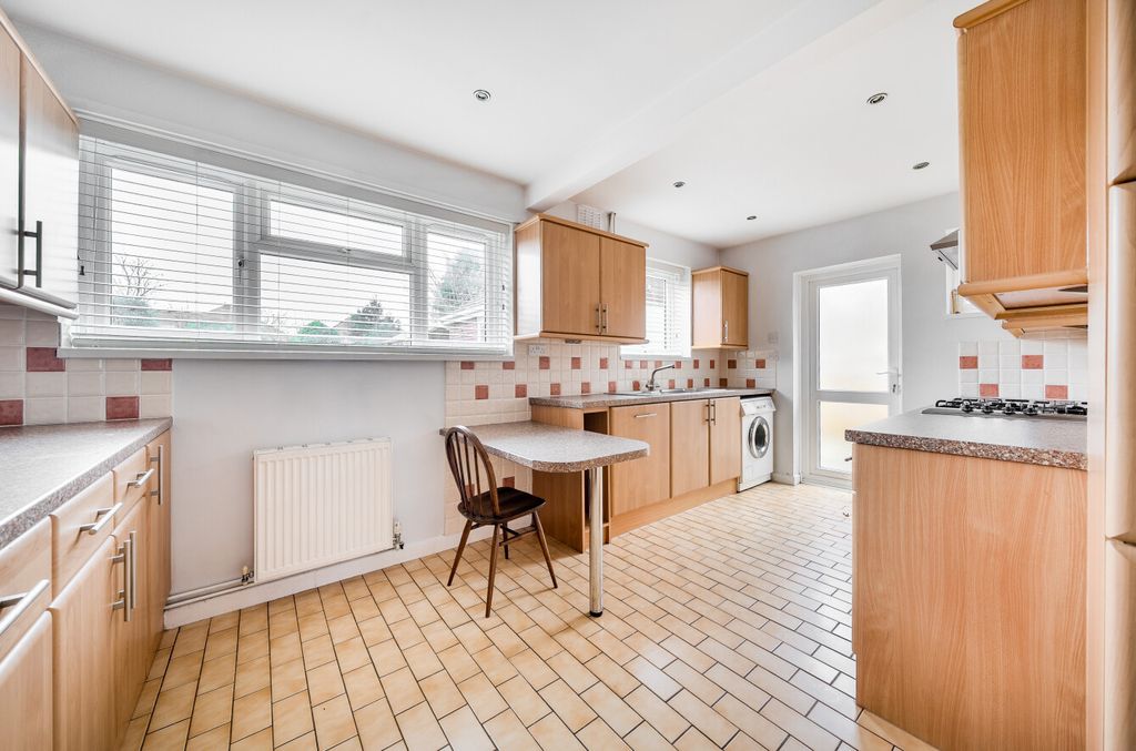 Property photo 3 of 15 1393583-9-693Ffb0...