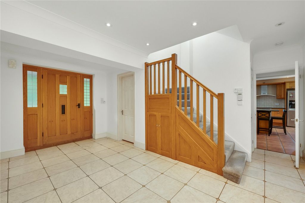 Property photo 2 of 15 Entrance Hall