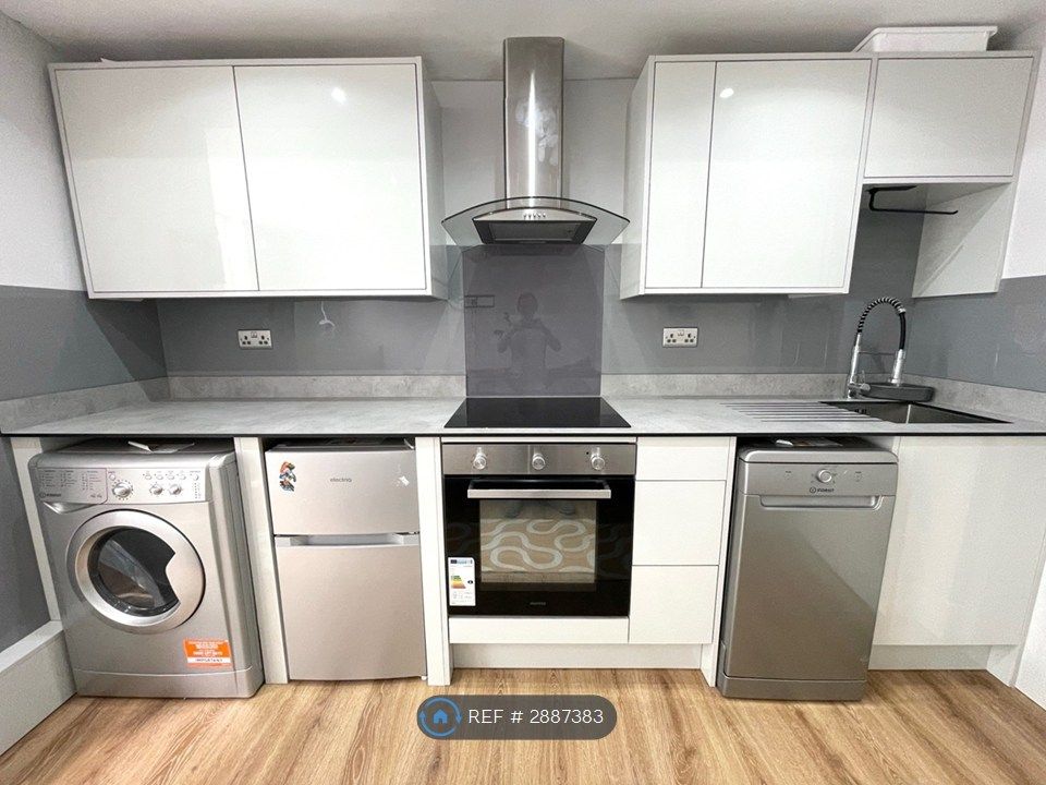 Property photo 3 of 16 Modern, Fully-Appointed Kitchen