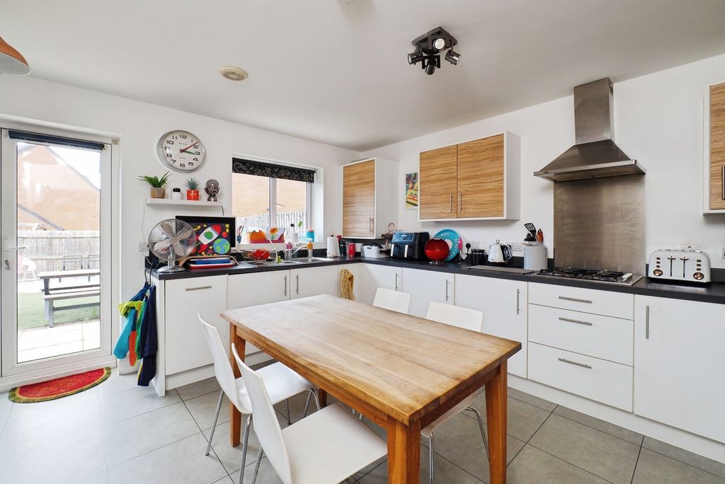 Property photo 2 of 11 Pbox-Img.Jpg