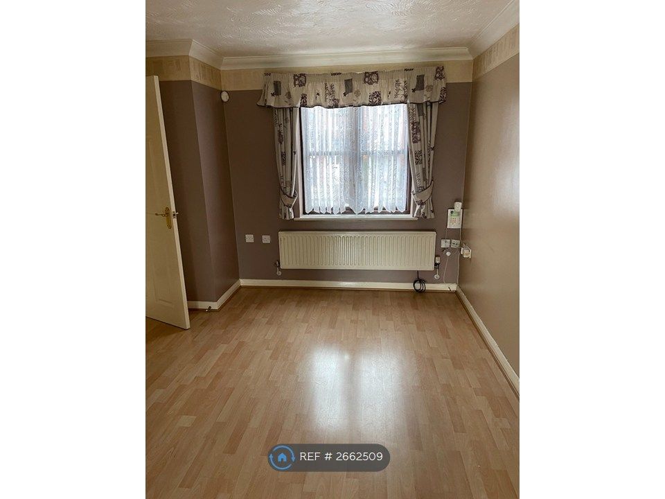 Property photo 3 of 18 Living Room