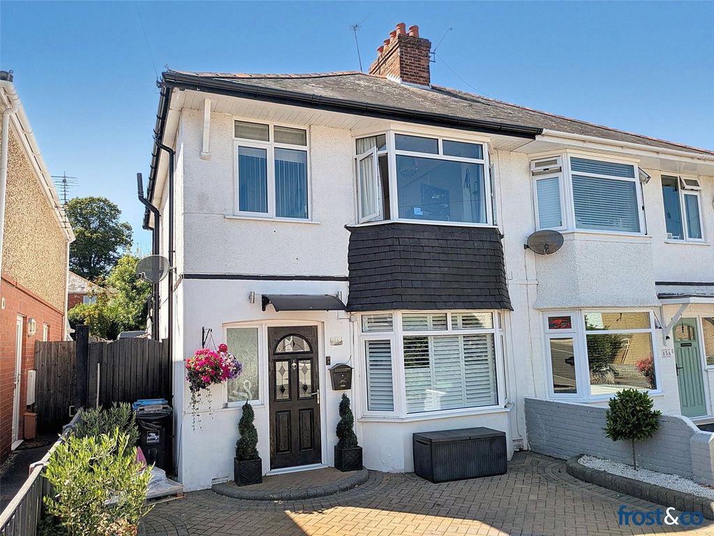 Property photo 1 of 16 Farcroft Road