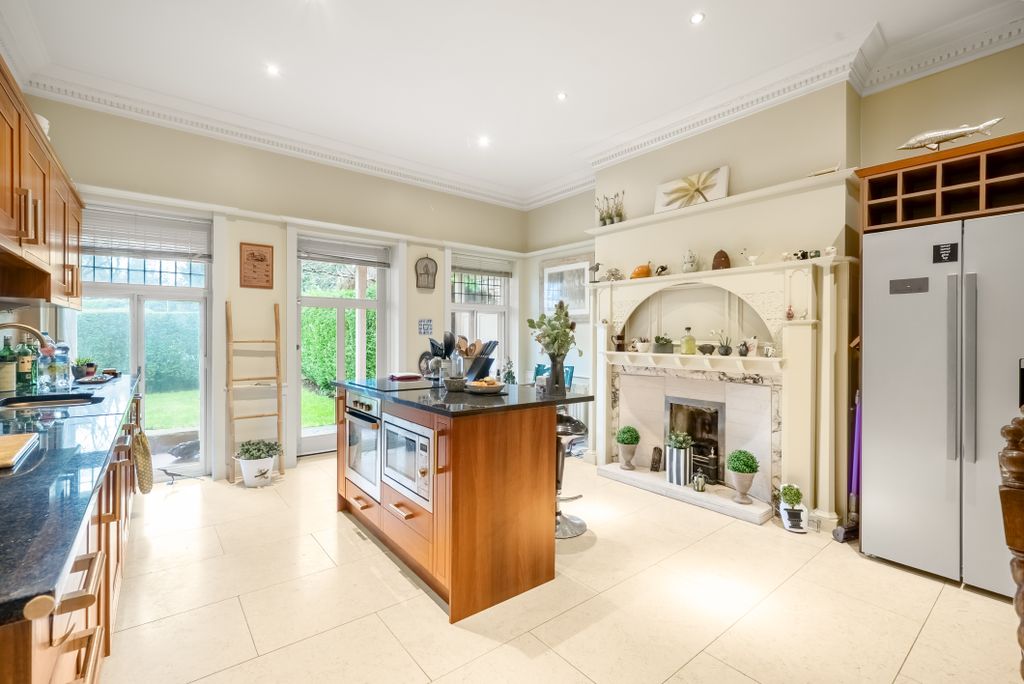 Property photo 2 of 16 1