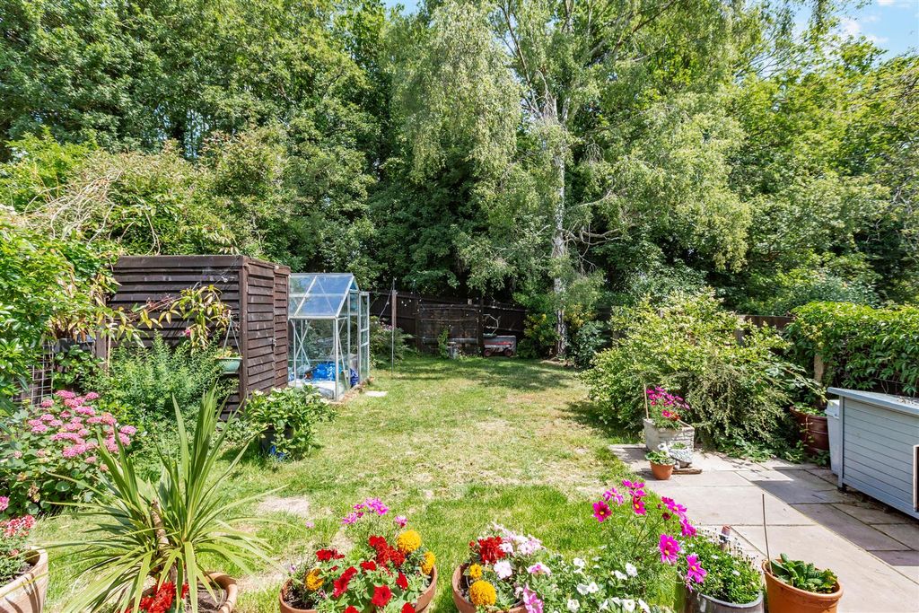 Property photo 3 of 12 Garden