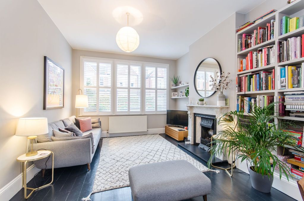 Property photo 1 of 12
