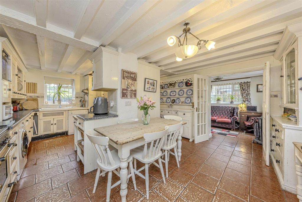 Property photo 3 of 47 Breakfast Kitchen