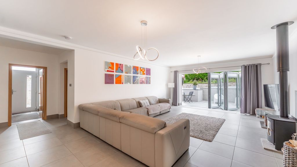 Property photo 3 of 46