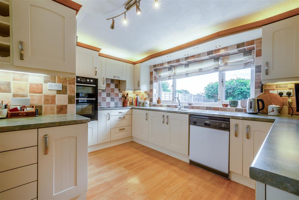 Property photo 3 of 22 Kitchen