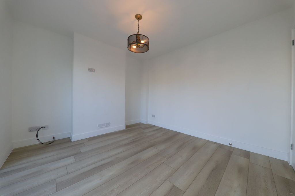 Property photo 2 of 10 Living