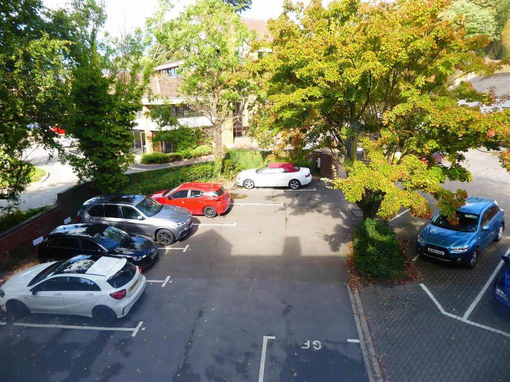 Property photo 3 of 11 Externally