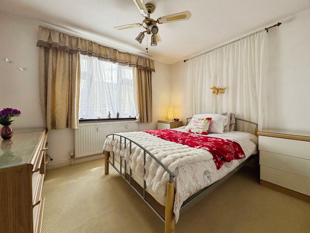 Property photo 2 of 17 Bedroom One