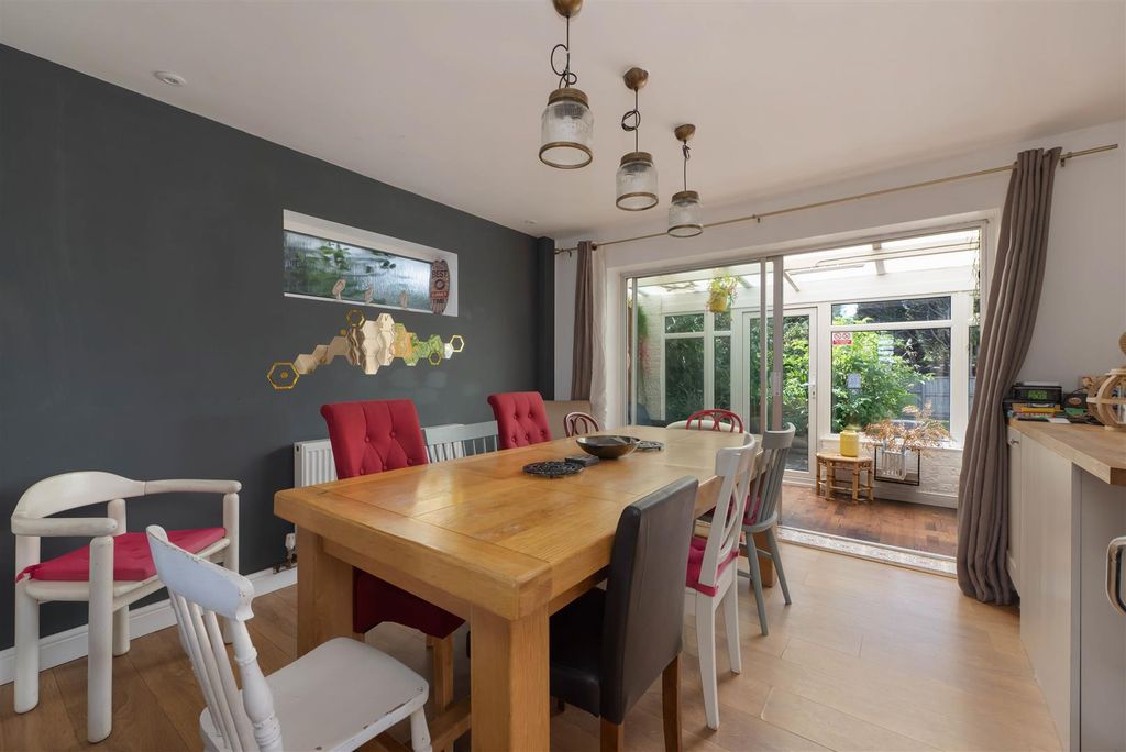 Property photo 3 of 17 Florence Avenue, Whitstable