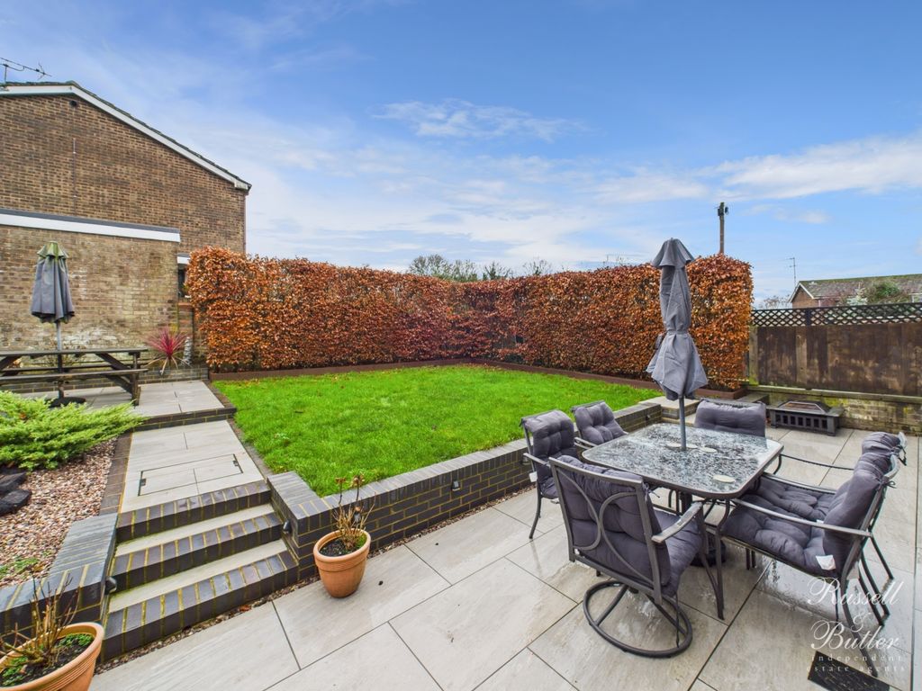 Property photo 3 of 14 Cam02127G0-Pr0371-Still018