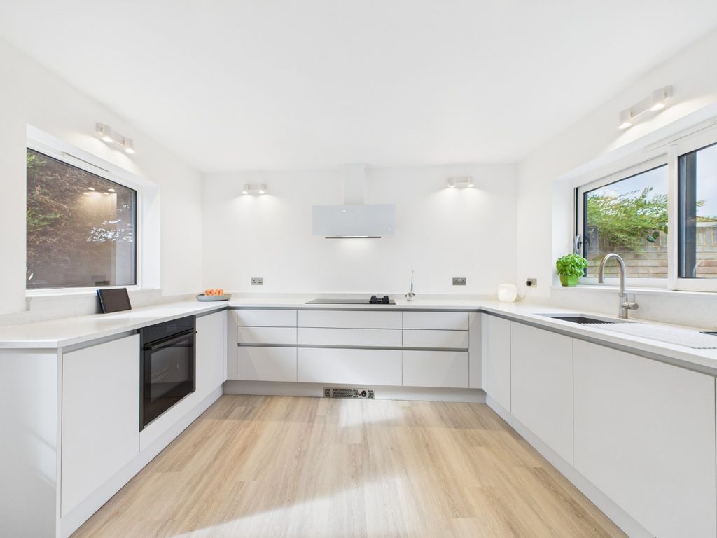 Property photo 3 of 41 4476025