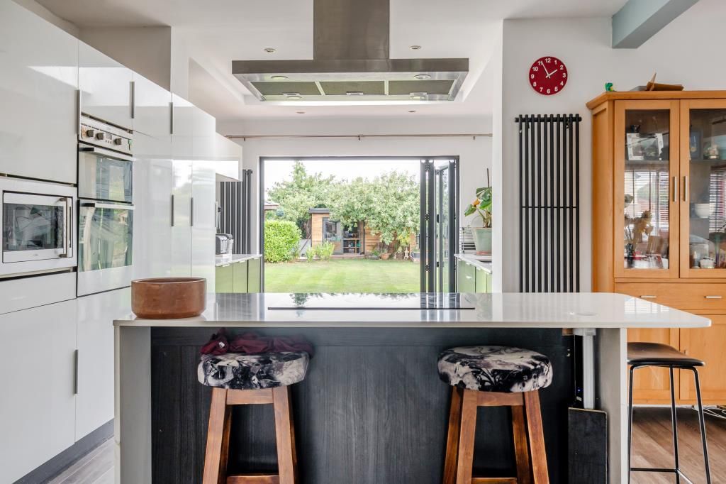 Property photo 3 of 32 Photos