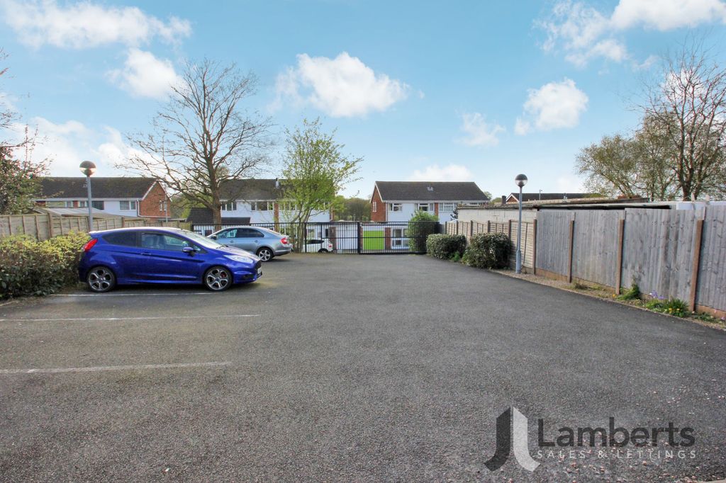 Property photo 3 of 12 Communal Parking