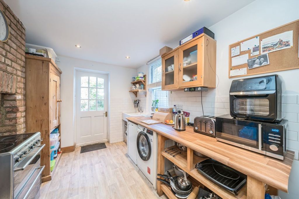 Property photo 3 of 6