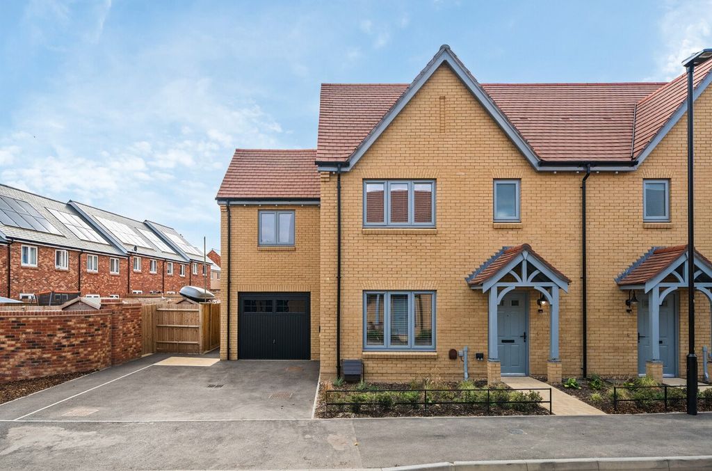 Property photo 1 of 12 1496393-2-6A5Fa0F...