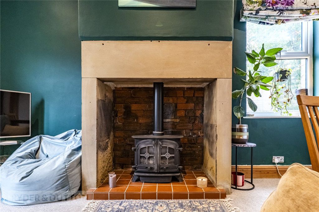 Property photo 2 of 17 Living Room