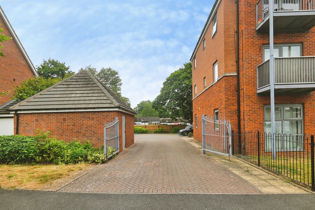 Property photo 1 of 11