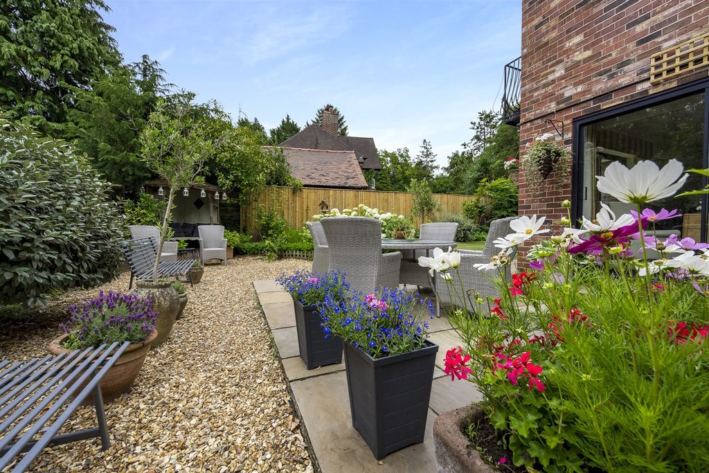 Property photo 3 of 29 Gardens