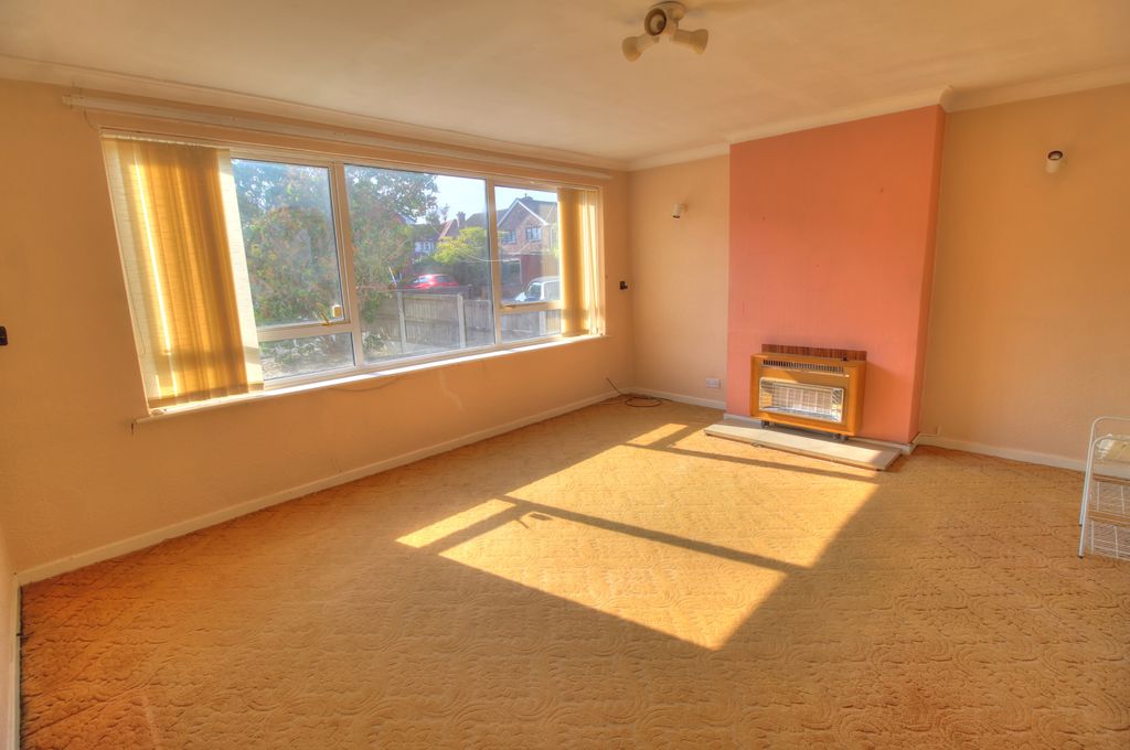 Property photo 2 of 17 Lounge