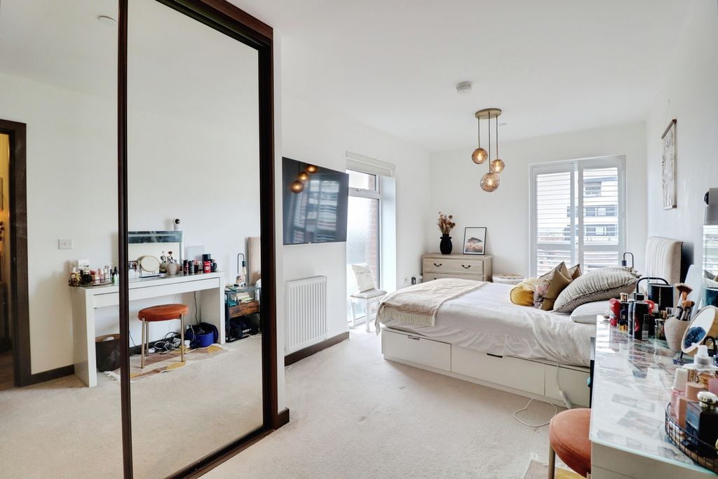 Property photo 2 of 25