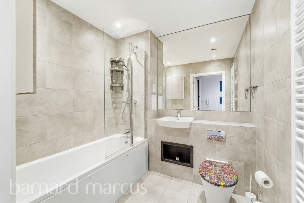 Property photo 3 of 7 Bathroom