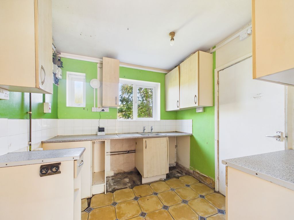 Property photo 3 of 9 Kitchen