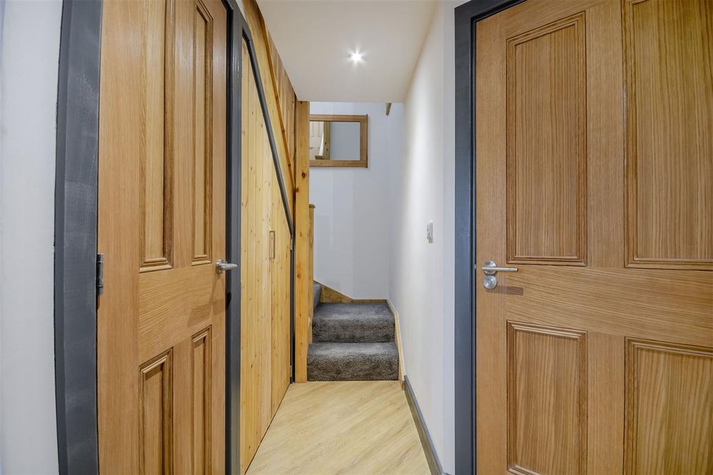 Property photo 2 of 29 Entrance Hall