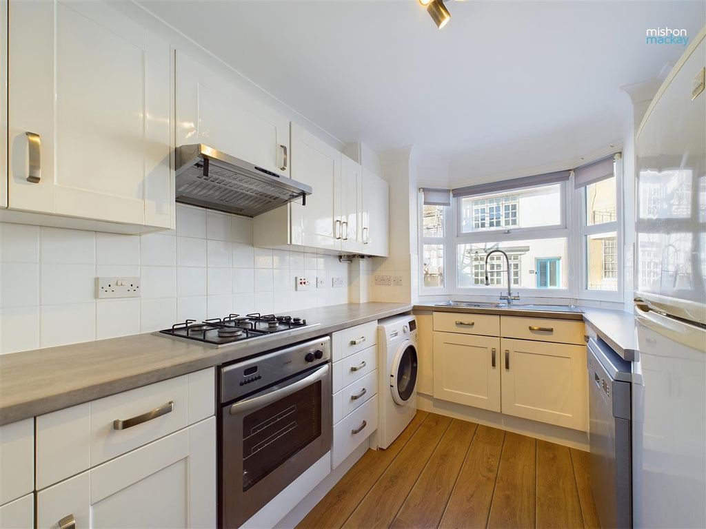 Property photo 3 of 8 Kitchen