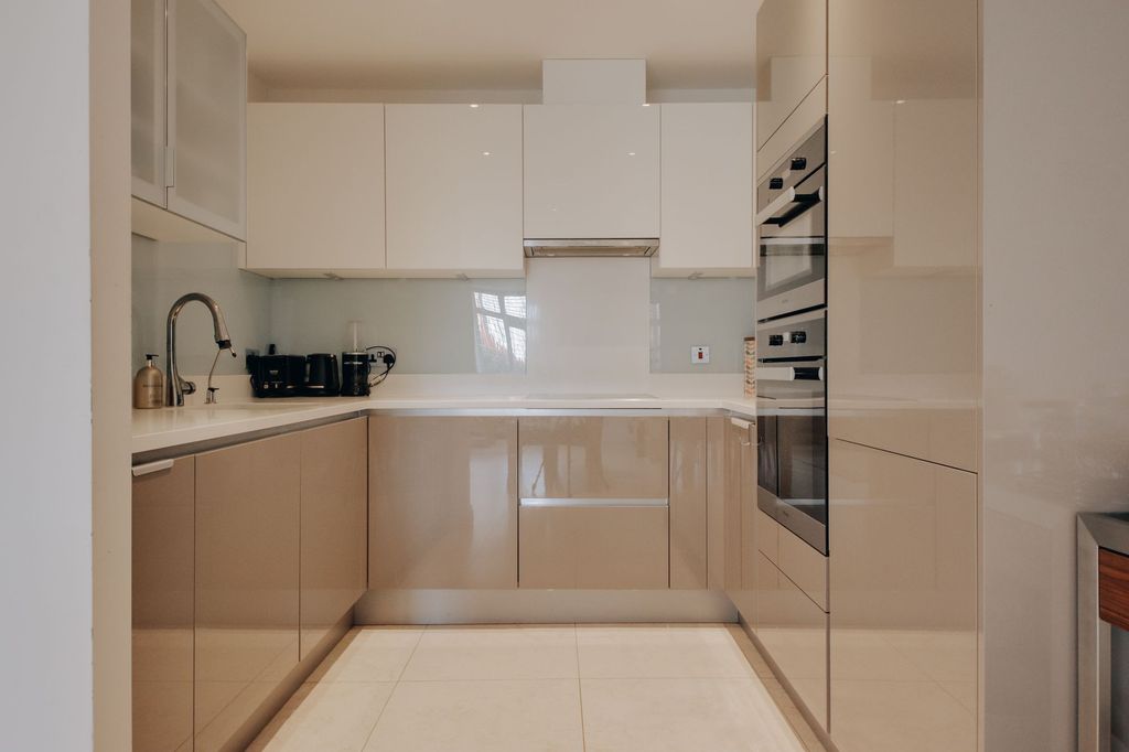 Property photo 3 of 11 Kitchen